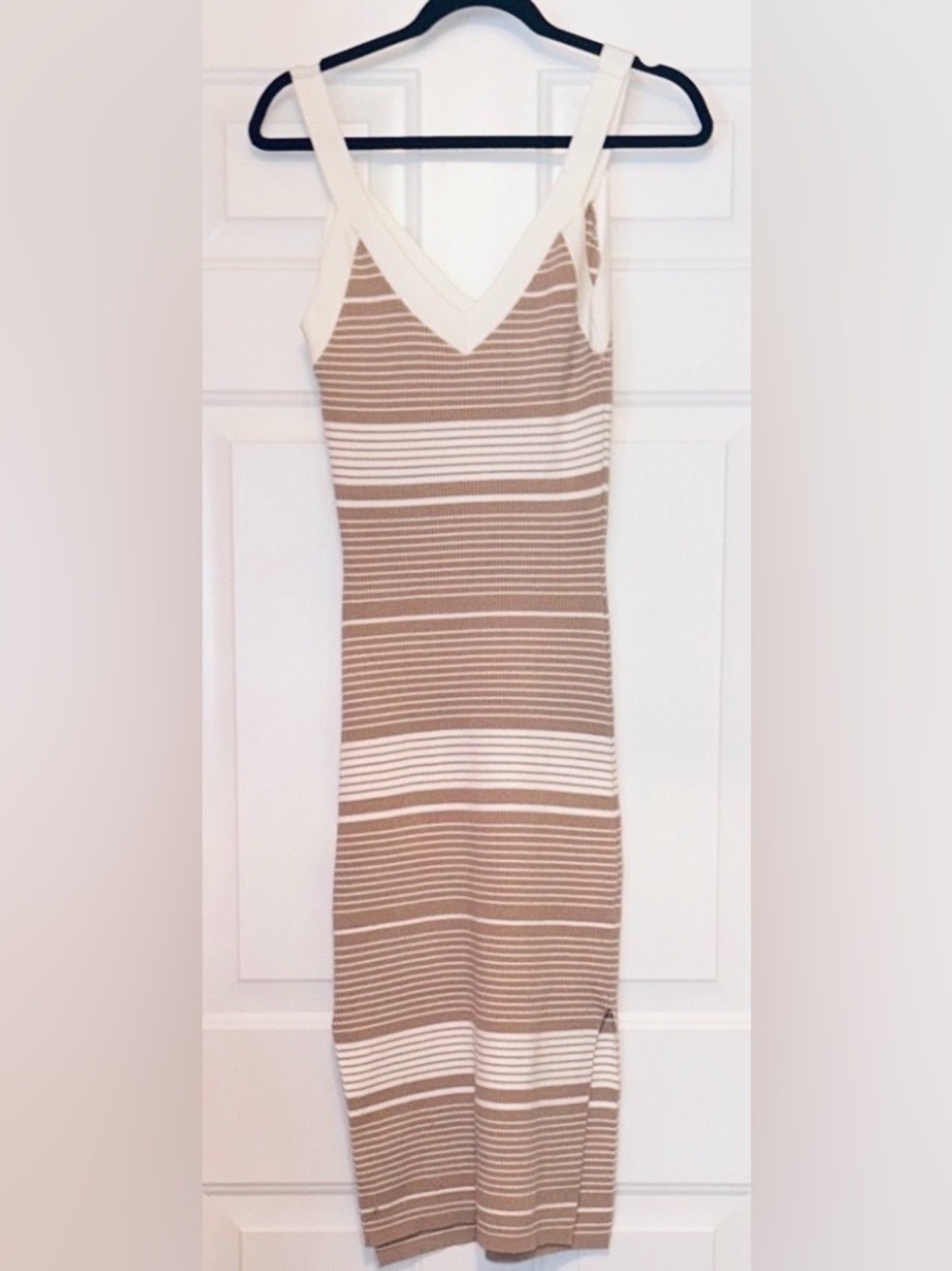 Willow & Wind Striped Tan/White Sleeveless Sweater Dress M Stretch Knit Casual